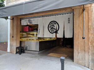 今回の会場、Quito quito Izakayaの入り口